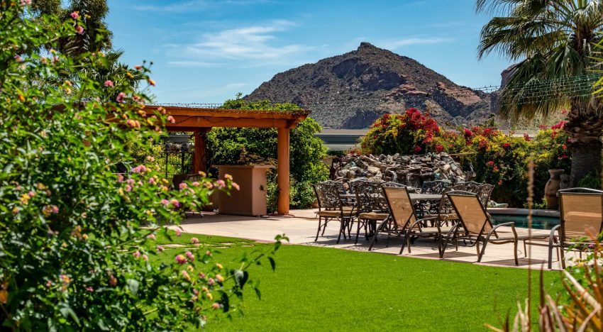 How to Choose a Garden Hose for Your House and Backyard